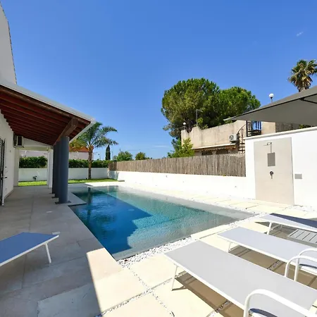 Appartement Lovely App In With Pool, Fontane Bianche *