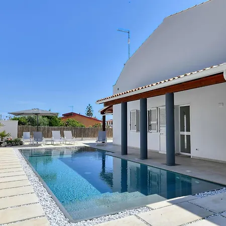 Appartement Lovely App In With Pool, Fontane Bianche *