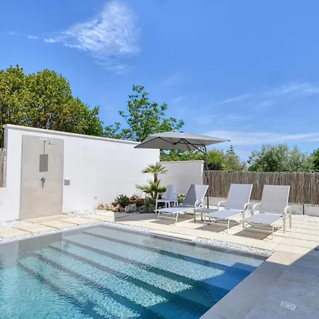 Appartement Lovely App In With Pool, Fontane Bianche