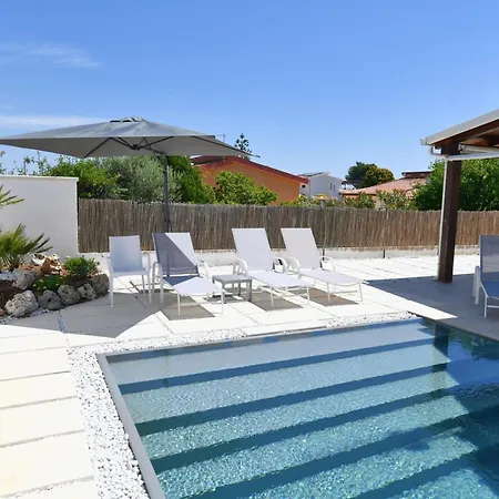 Appartement Lovely App In With Pool, Fontane Bianche *