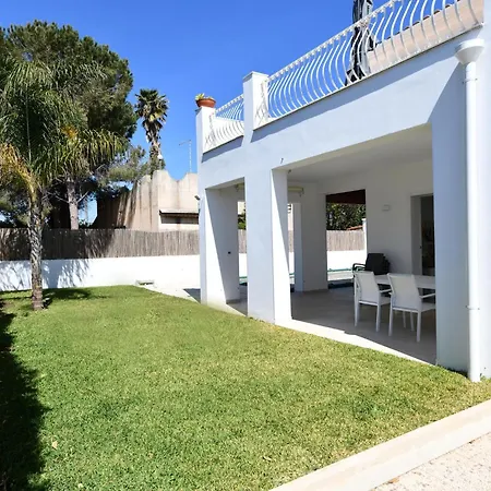 Appartement Lovely App In With Pool, Fontane Bianche
